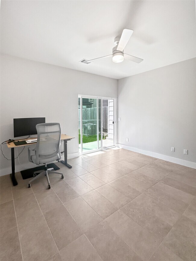 Building Photo - 4702 Oats St