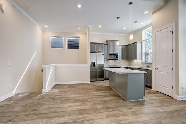 Building Photo - 2119 Naomi St