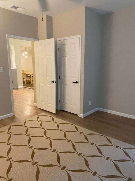 Building Photo - 46628 Drysdale Ter