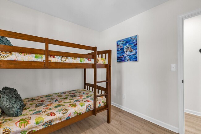 Building Photo - 2405 Bert Dr