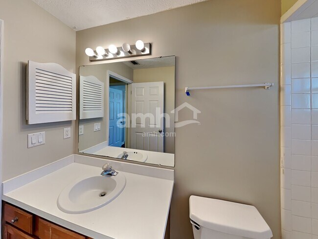 Building Photo - 1004 Lantana Dr