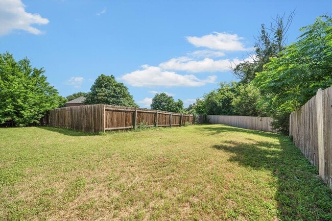 Building Photo - 1701 Balsam Way