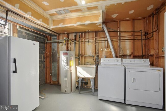 Building Photo - 6815 Melrose Dr