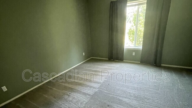 Building Photo - 6170 SE Lake Rd