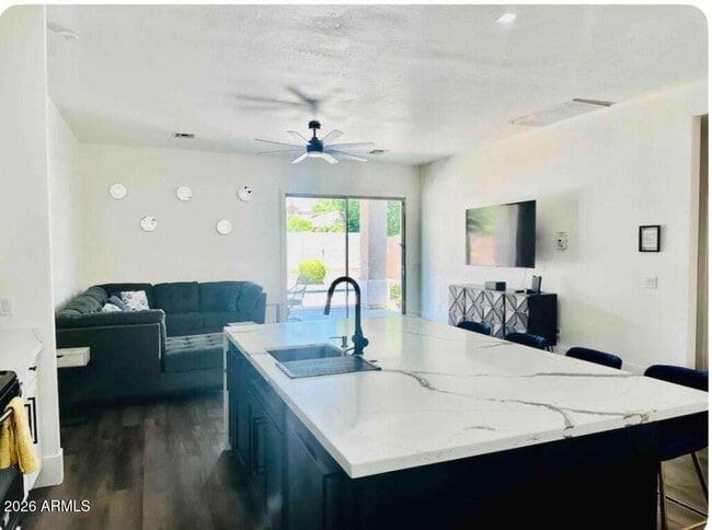 Building Photo - 13724 W San Miguel Ave