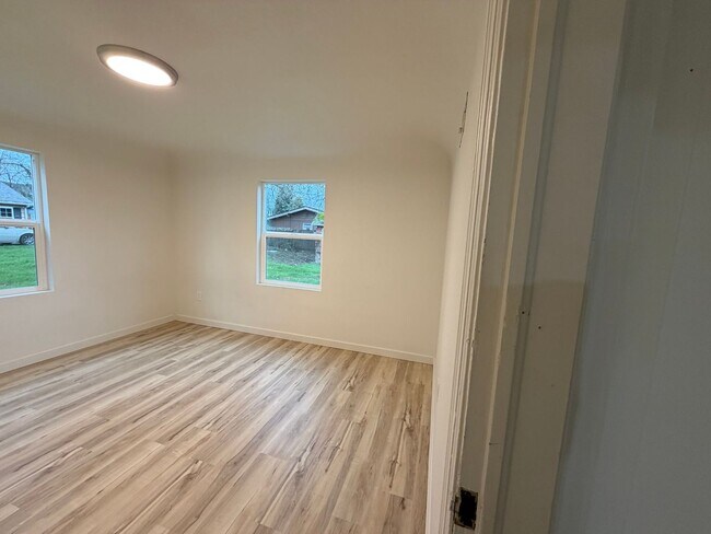 Building Photo - Sweet Home 3234