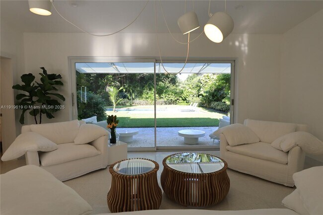 Primary Photo - 12020 NE 5th Ave