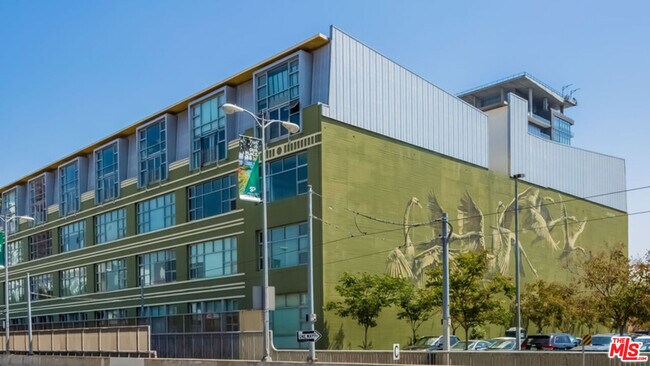 Building Photo - 1130 Flower St