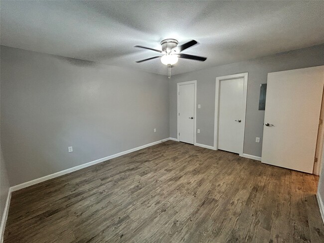 Building Photo - 2810 Beauchamp St