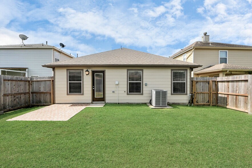Building Photo - 2930 Ribbon Creek Way