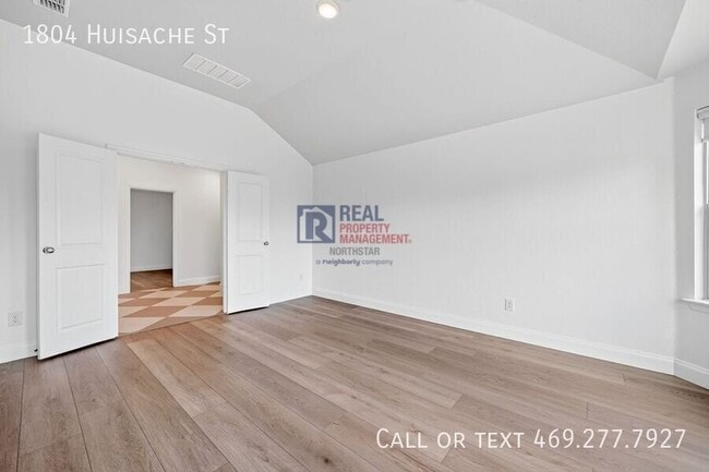 Building Photo - 1804 Huisache St