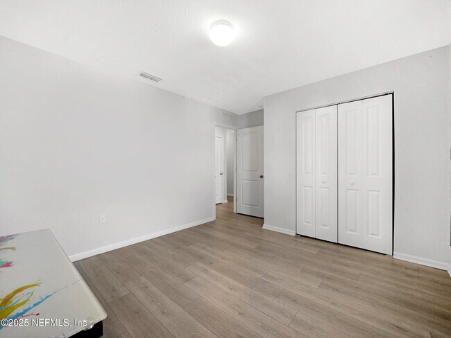 Building Photo - 597 Meadow Ridge Dr