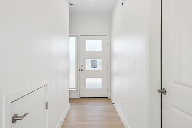 Building Photo - 1162 S Underwood Pl