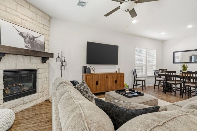 Building Photo - 1934 Peace Pl