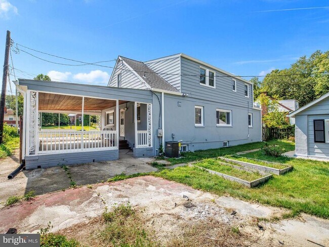 Building Photo - 4502 Elmwood Rd