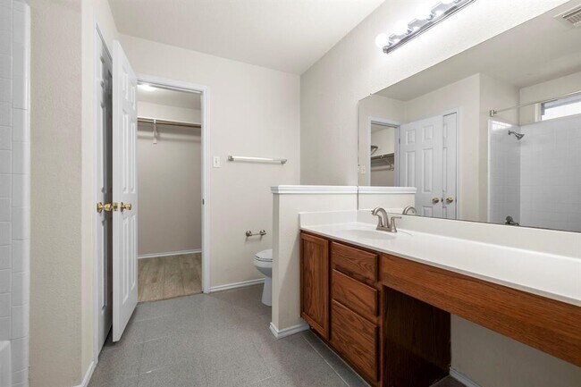 Building Photo - 9628 Dalewood Dr