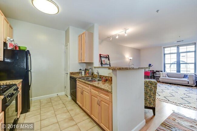 Building Photo - Westend/Georgetown One Bedroom, One Bath i...