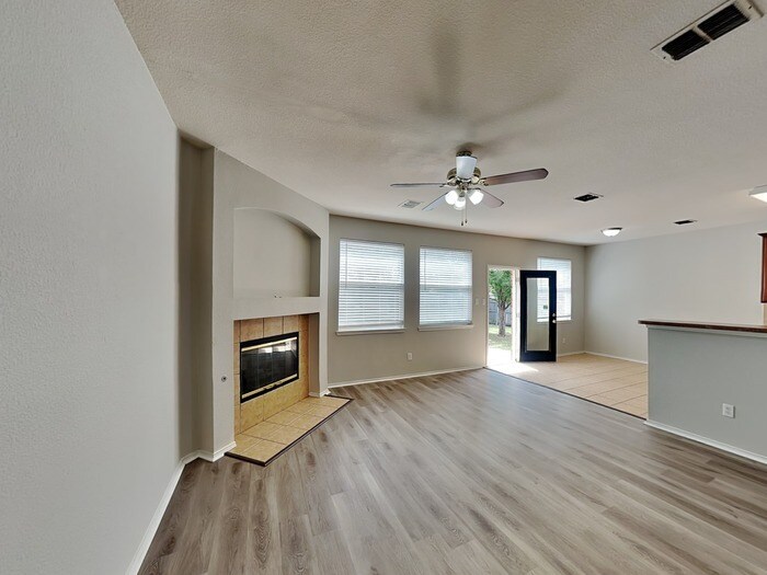 Building Photo - 8209 Swan Park Dr