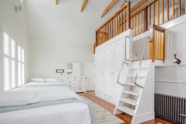 Building Photo - 131 S Edgemere St