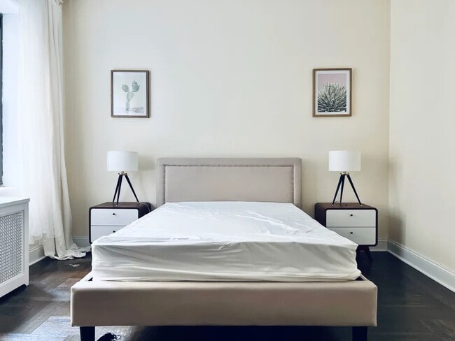 Building Photo - Furnished room/NOT APARTMENT