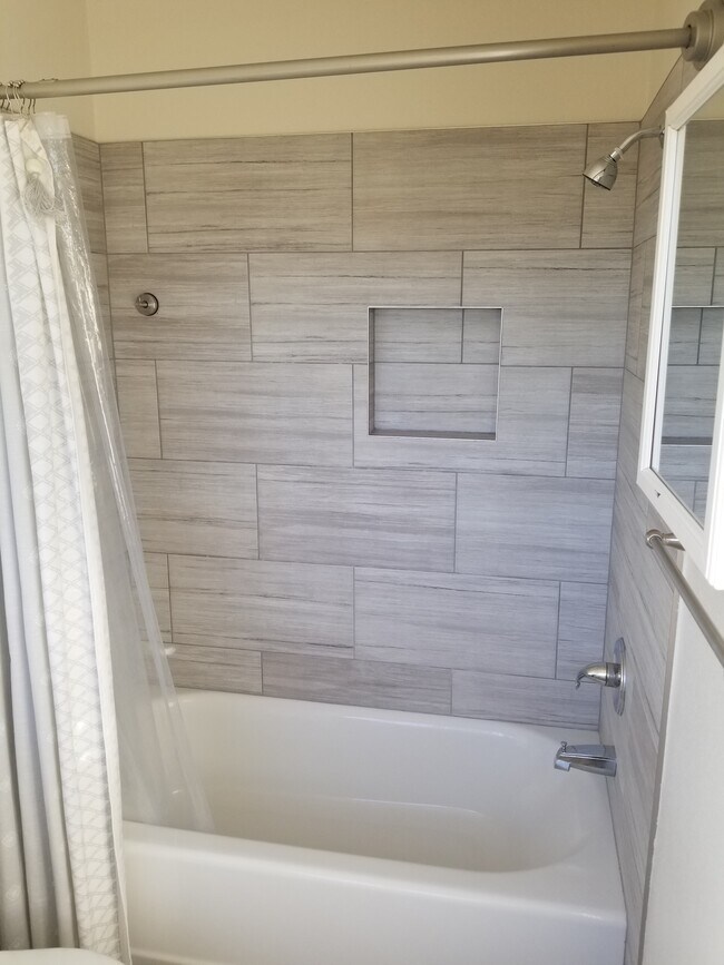 Bathroom 2 - 2003 Vista Del Mar Ave