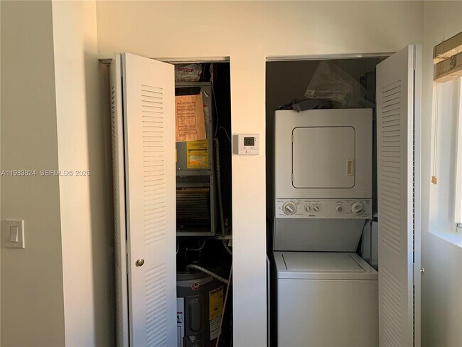 Building Photo - 928 SW 3rd St