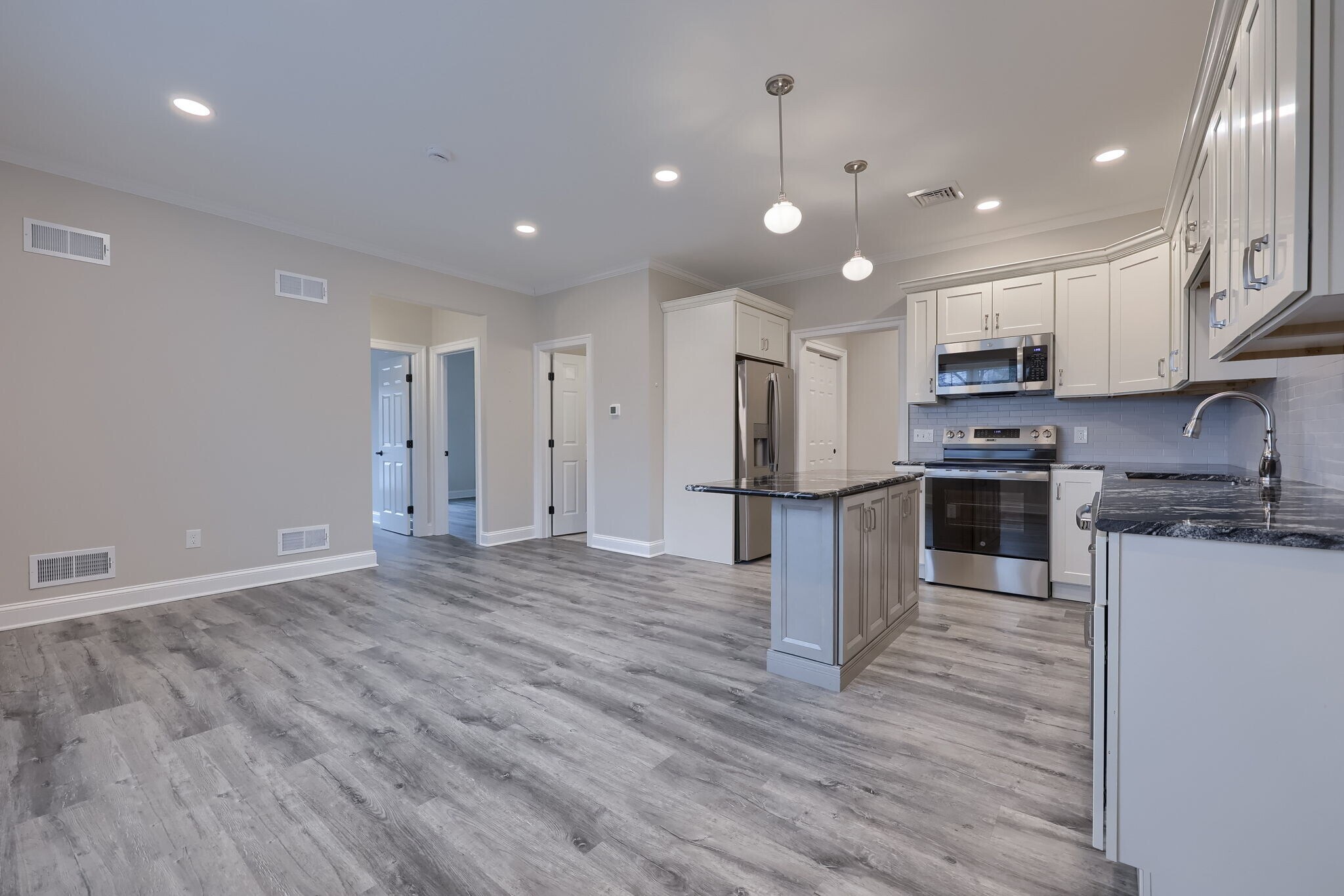 Building Photo - 231 E Main St