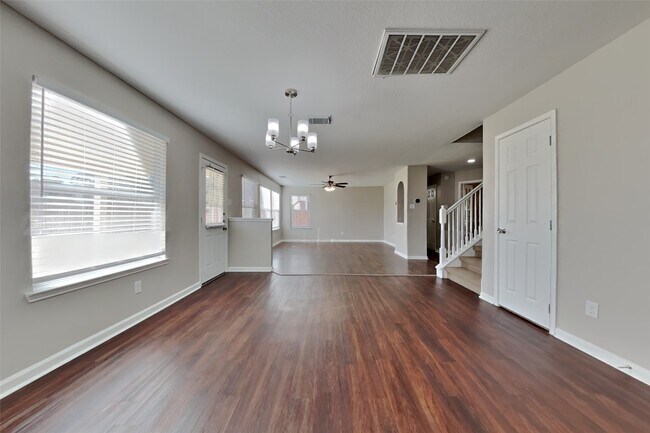 Building Photo - 32126 Willow Creek Park