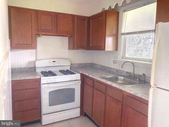 Building Photo - 306 Leverington Ave