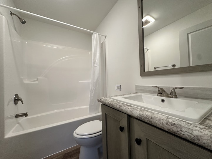 Building Photo - 15 Hartland St N