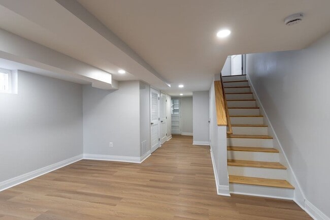 Building Photo - Renovated 3 Bed / 1.5 Bath in Essex | Parking Pad | Available 1/19/2026