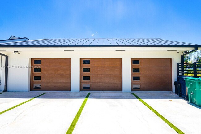 Building Photo - 10506 SW 89th Pl