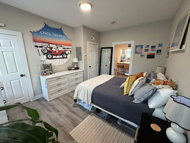 Building Photo - Updated 1 Bedroom in Downtown Amesbury - Available September 1st