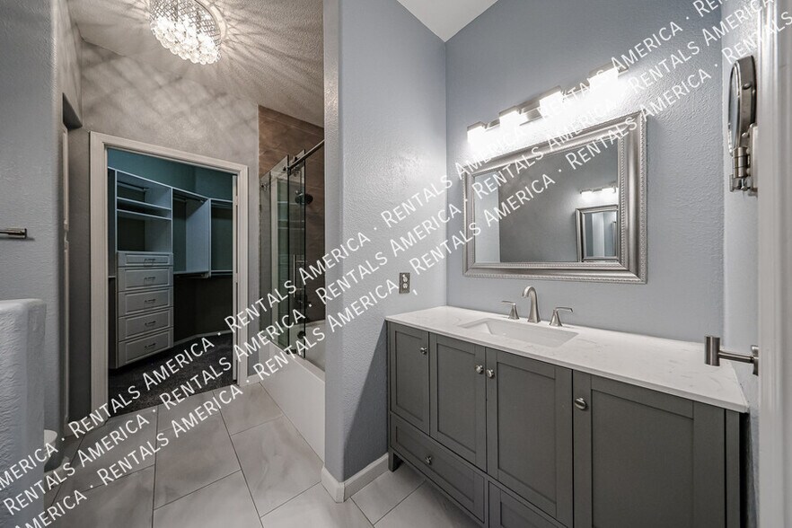 Building Photo - 9555 E Raintree Dr