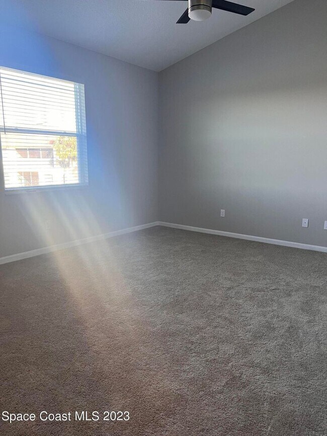 Building Photo - 3930 Playa Del Sol Dr