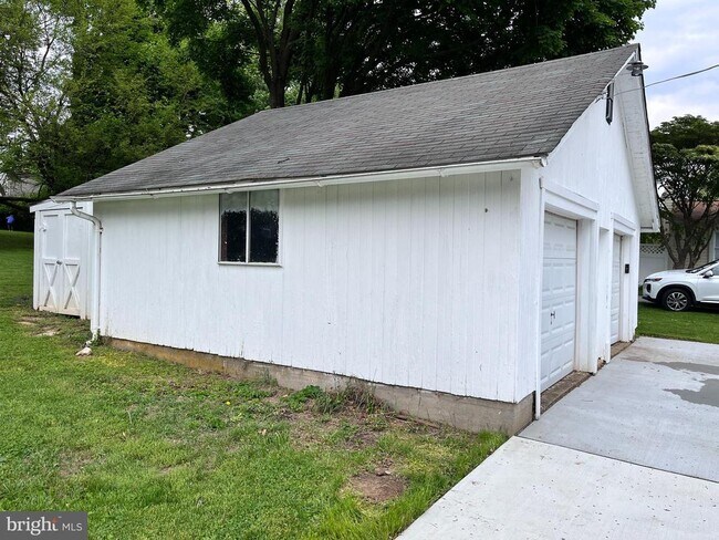 Building Photo - 116 2nd Ave