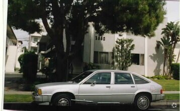 Building Photo - 3860 Mentone Ave