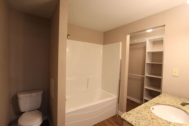Building Photo - Tiny Home Living in Whitehouse!