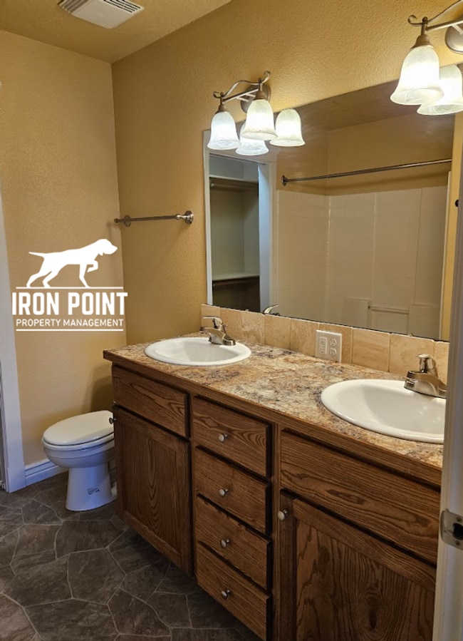 Building Photo - 3/2.5 in Boise-2 Car Garage, Fireplace, Vaulted Ceilings, Landscaping Included.