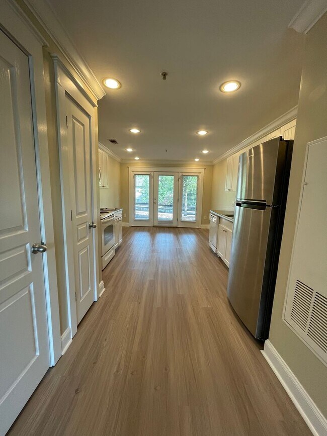 Building Photo - 15-1512 Dukes