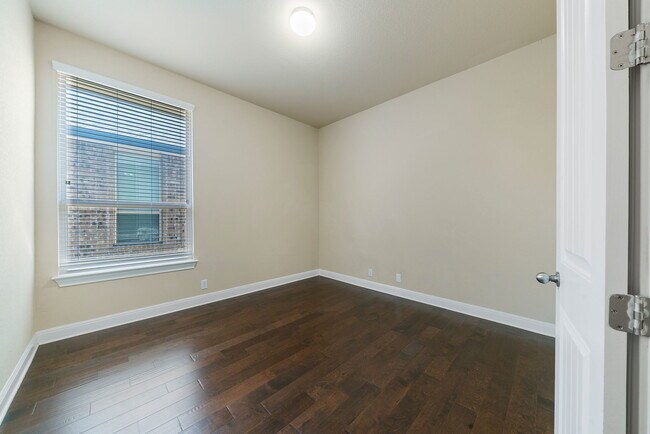Building Photo - 26923 Camellia Trce