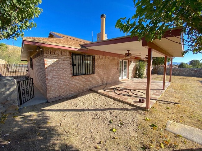 Building Photo - West El Paso 3 bed refrig A/C Home