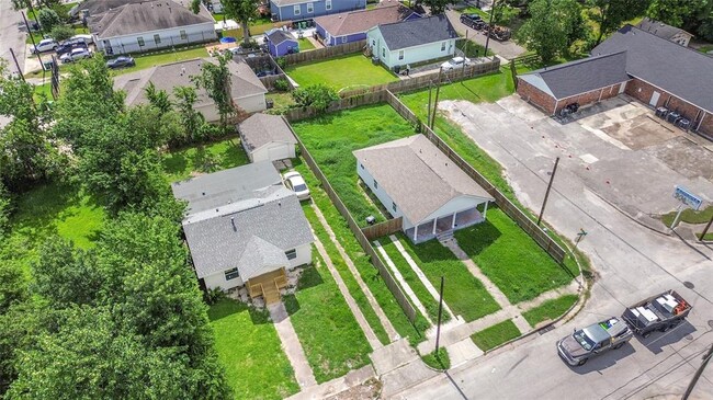 Building Photo - 2802 Bringhurst St