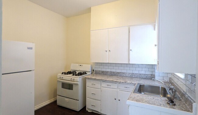 Building Photo - 1241 7th St