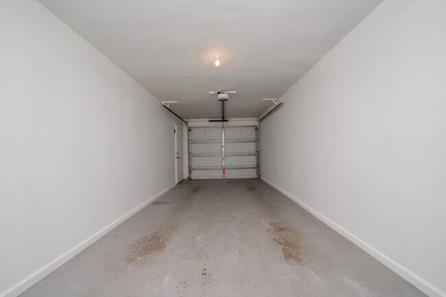 Building Photo - Lifestyle in Villanova at Hunter's Creek- ...