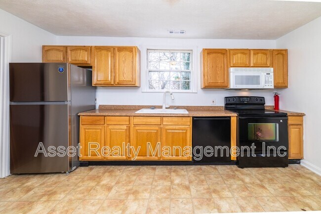 Building Photo - 5501 Lake Shore Dr