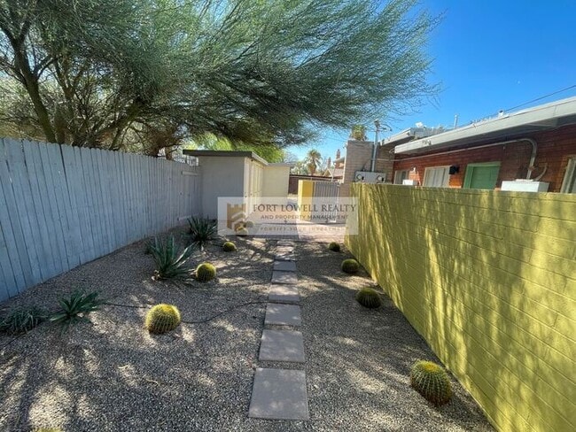 Building Photo - Charming 1 Bed/1 Bath – Near U of A & Down...