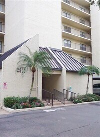 Building Photo - 2900 Cove Cay Dr