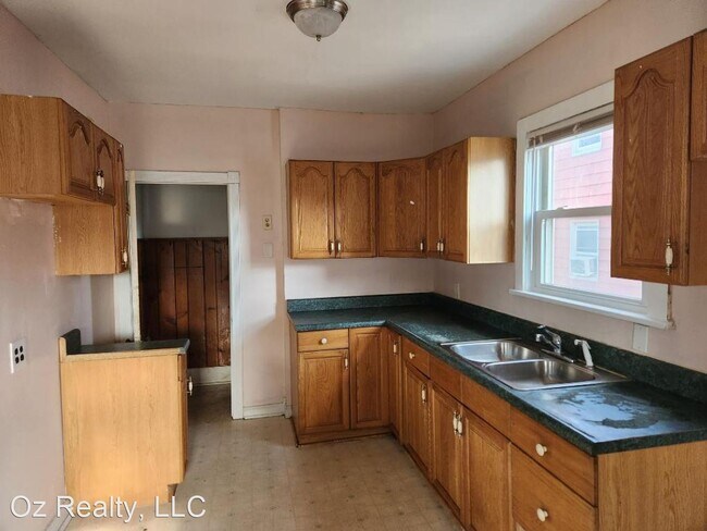Building Photo - 3 br, 1 bath House - 4141 Mayfield Dr