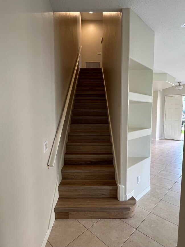 Building Photo - 8760 The Esplanade Ct